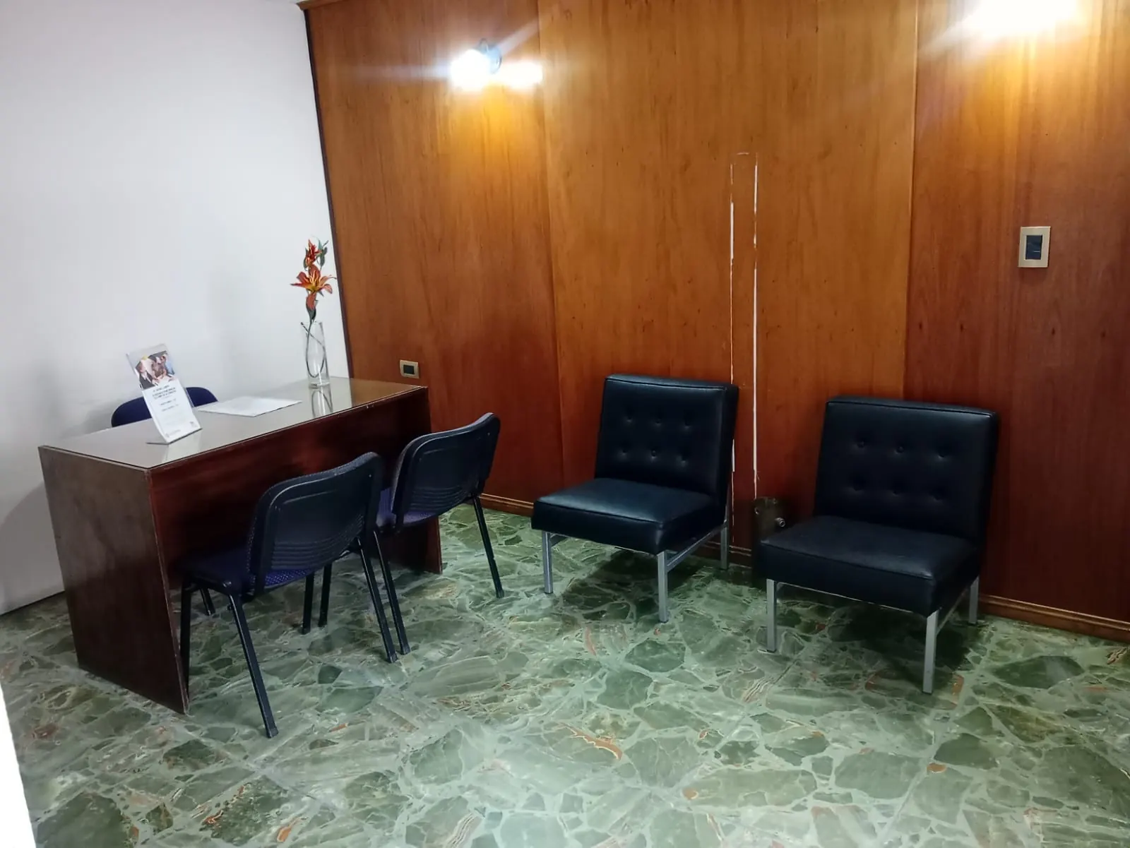 Sala de espera del estudio en General Rodríguez